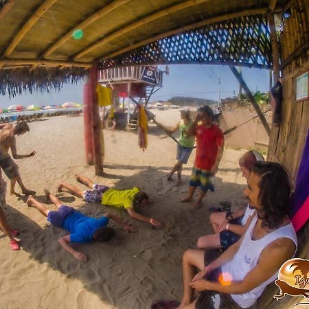 Iguana Beach House Hostel Montanita Exterior photo