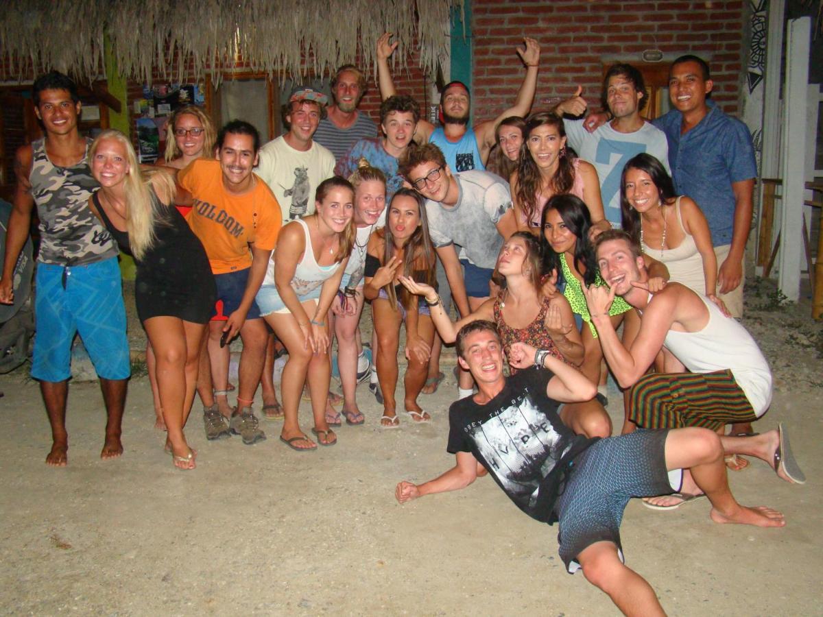 Iguana Beach House Hostel Montanita Exterior photo
