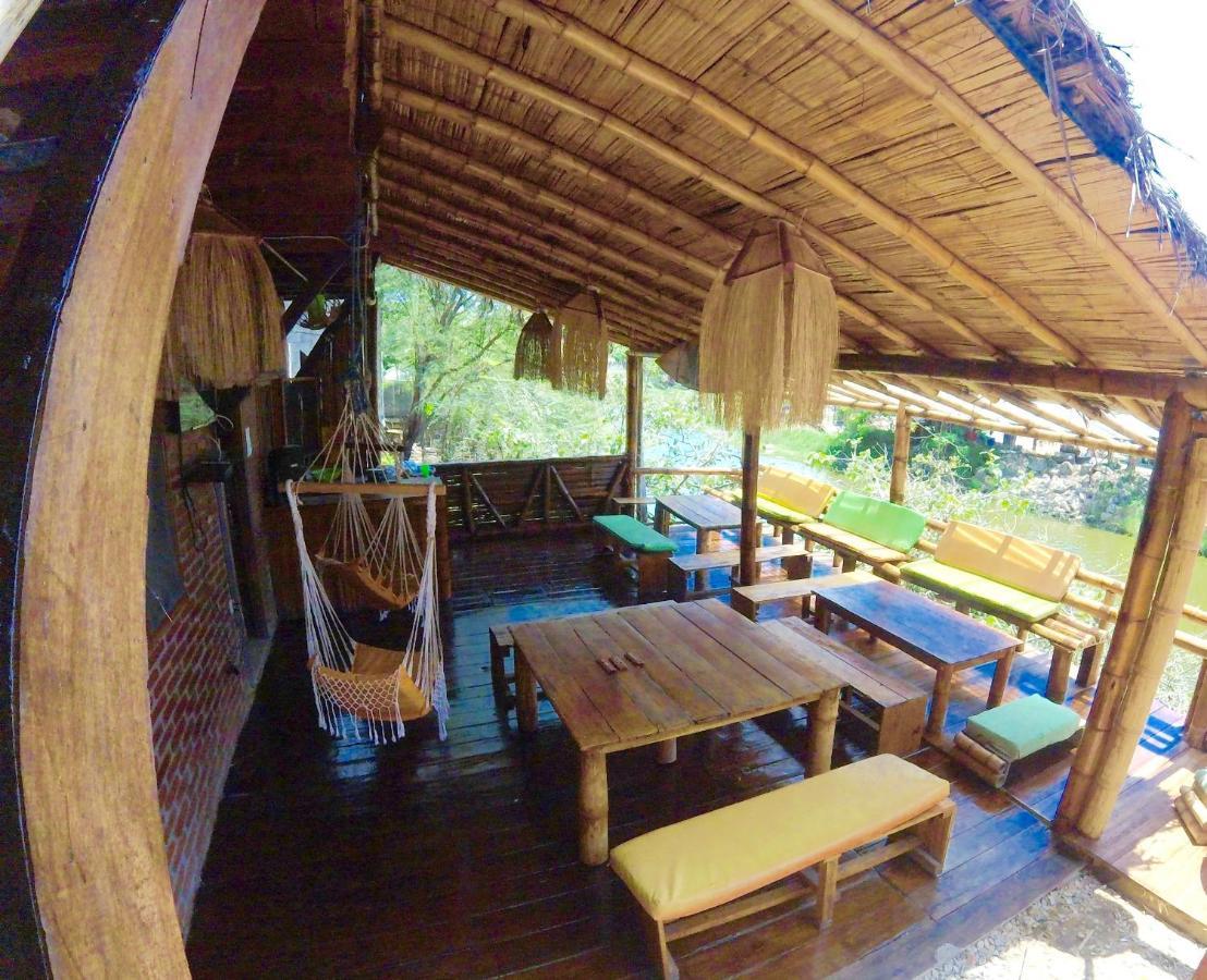 Iguana Beach House Hostel Montanita Exterior photo