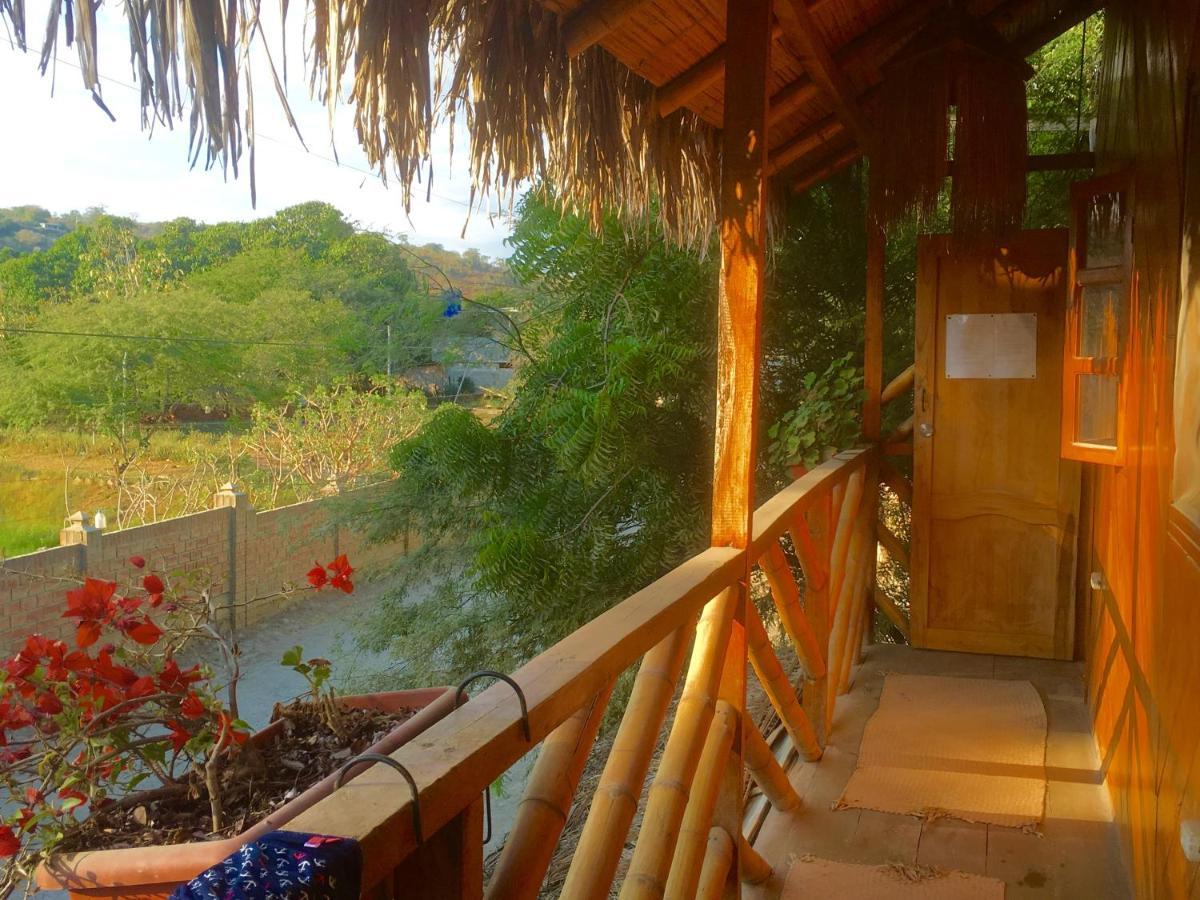 Iguana Beach House Hostel Montanita Exterior photo