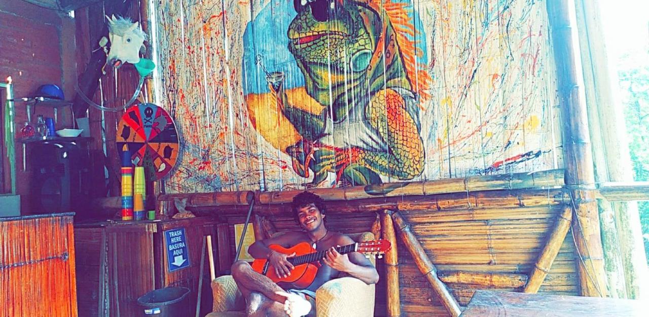 Iguana Beach House Hostel Montanita Exterior photo